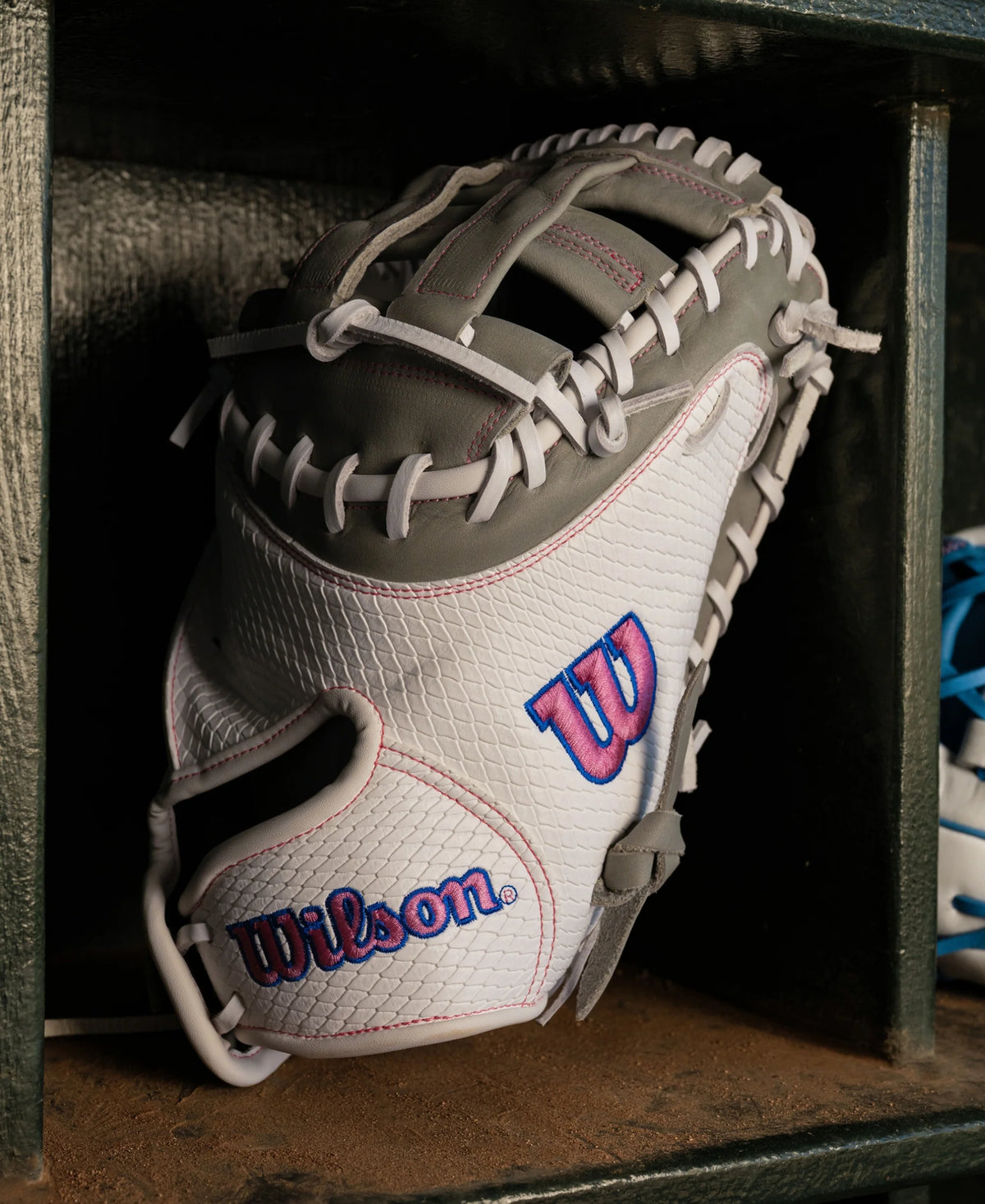 2027 Wilson A1000 FPCM33 27 33" Catchers Fastpitch Glove WBG03801RTFC33 - Right Hand Throw