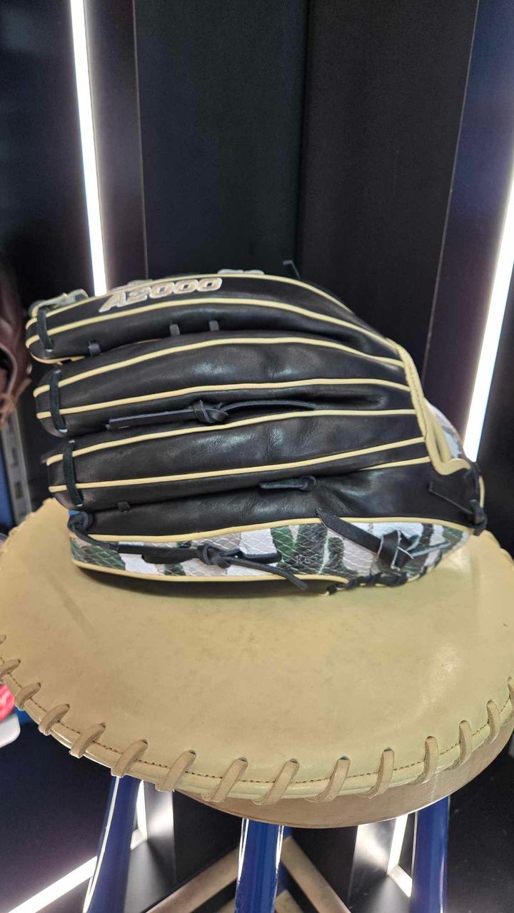 BB GLOVE  WILSON A2000 1810 CAMO  12.75"  BS25