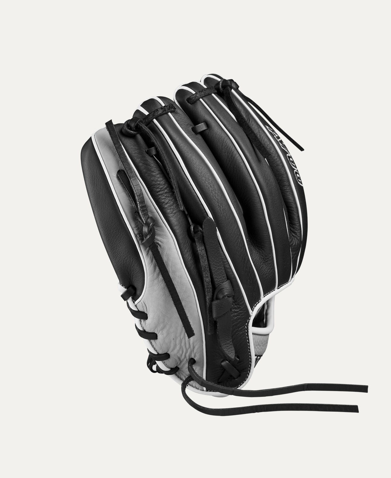 2025 Wilson A700 11.5" Infield Baseball Glove Right Hand Throw-Black/Silver/White