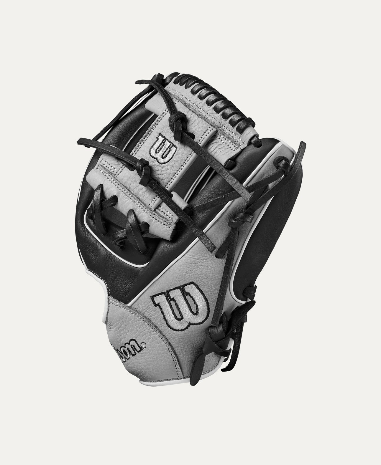 2025 Wilson A700 11.5" Infield Baseball Glove Right Hand Throw-Black/Silver/White