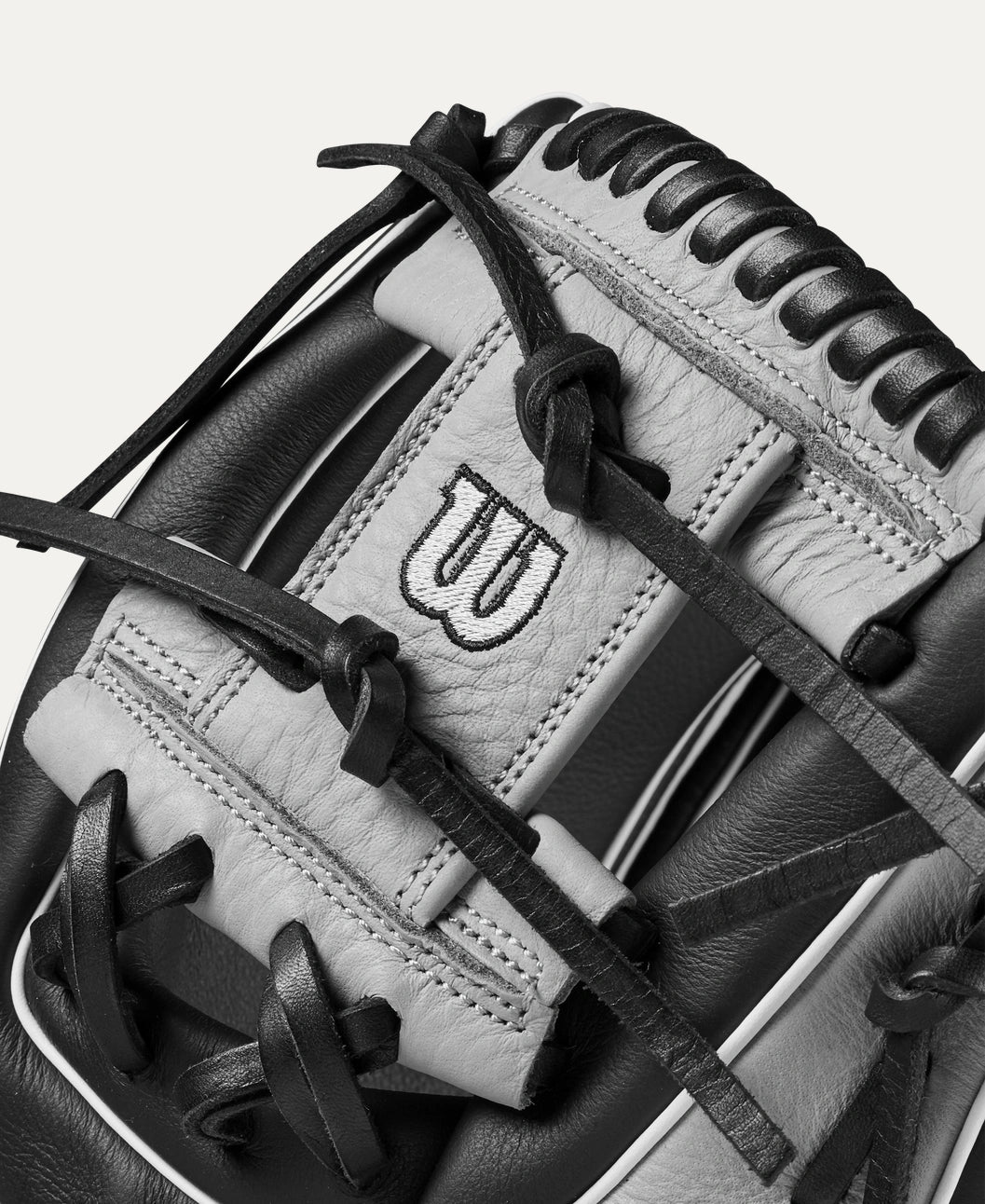 2025 Wilson A700 11.5" Infield Baseball Glove Right Hand Throw-Black/Silver/White