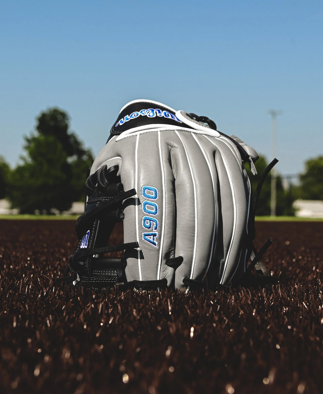 2025 Wilson A900 PF1125 11.25" Infield Baseball Glove Right Hand Throw-Black/Silver/White/Blue