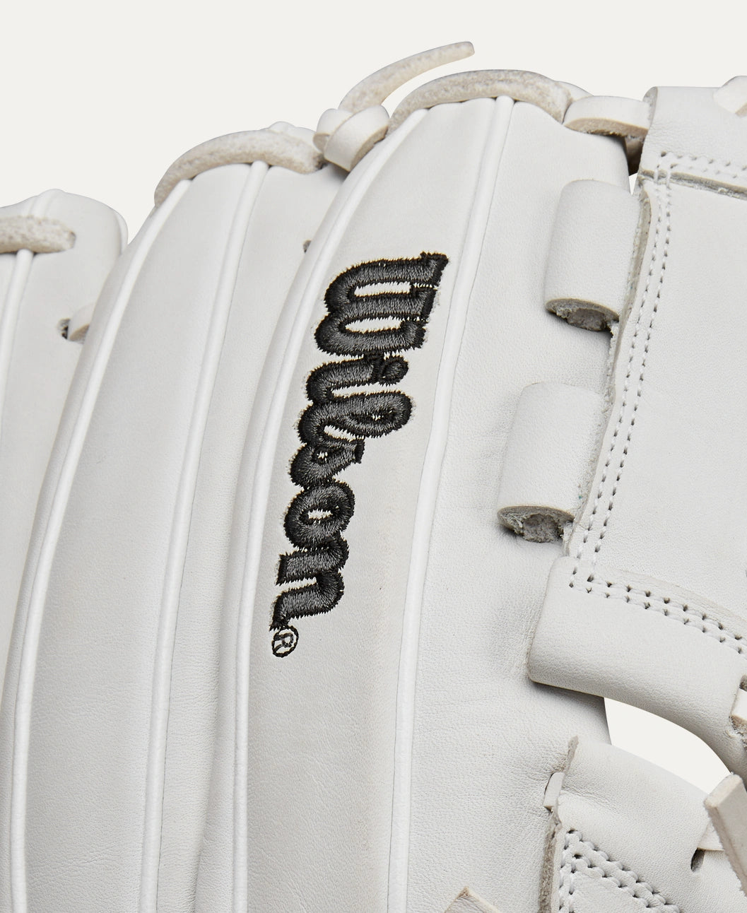 2025 Wilson A1000 P12 12" Pitchers Softball Glove Left Hand Throw- Grey/White