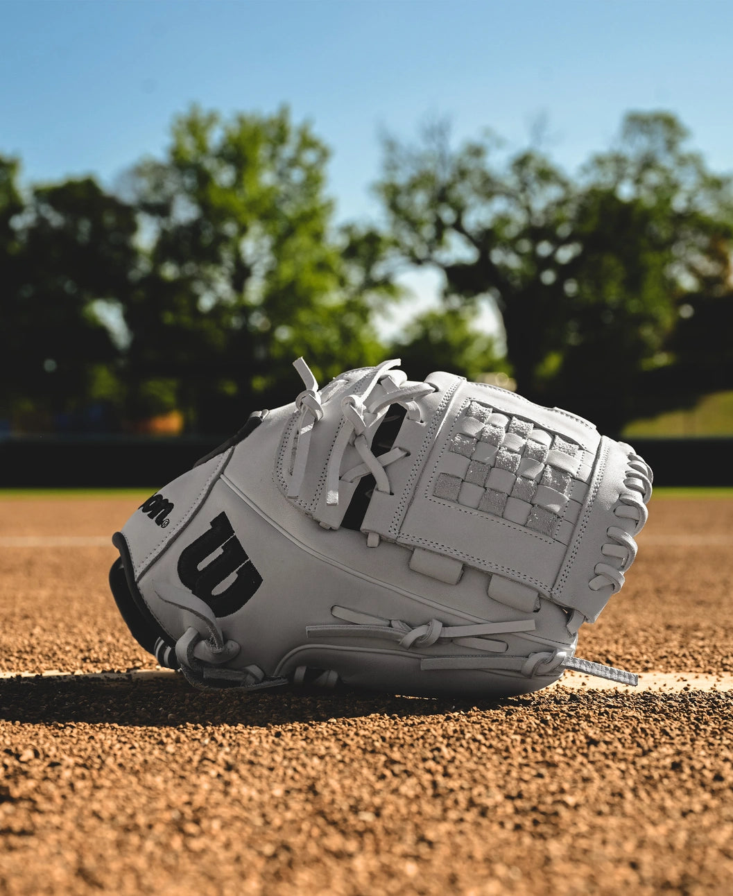 2025 Wilson A1000 P12 12" Pitchers Softball Glove Left Hand Throw- Grey/White