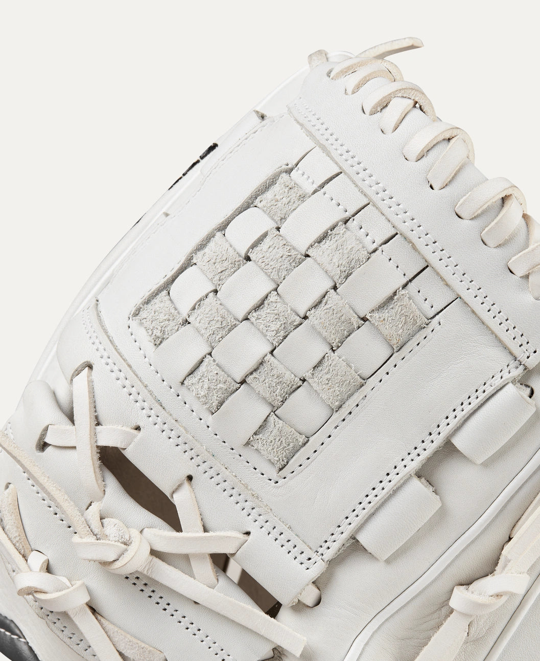 2025 Wilson A1000 P12 12" Pitchers Softball Glove Left Hand Throw- Grey/White