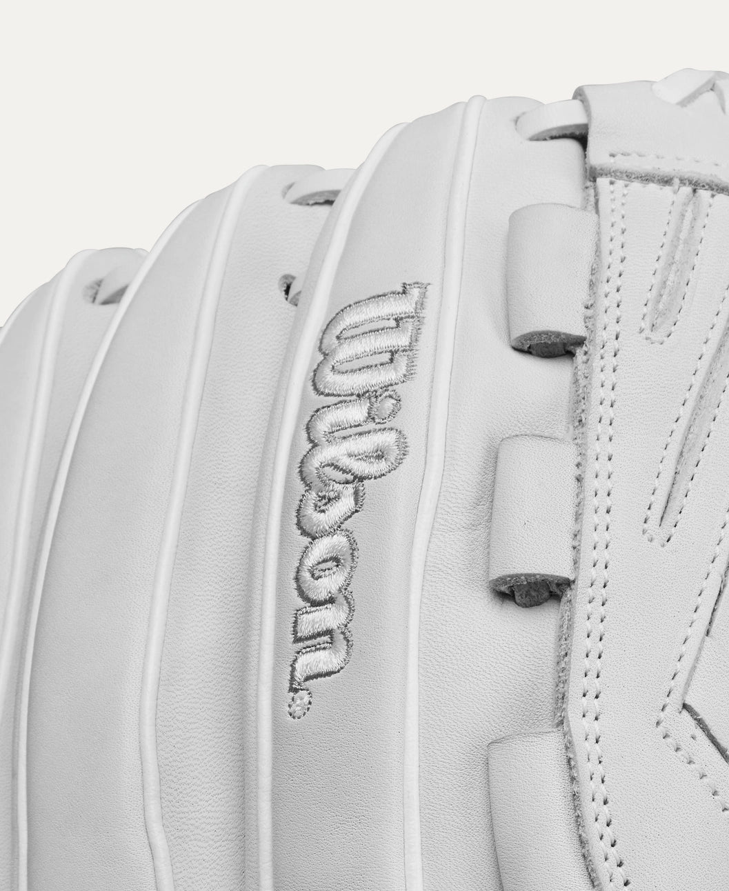 2025 Wilson A1000 V125 12.5" Utility Softball Glove Right Hand Throw-White/Grey