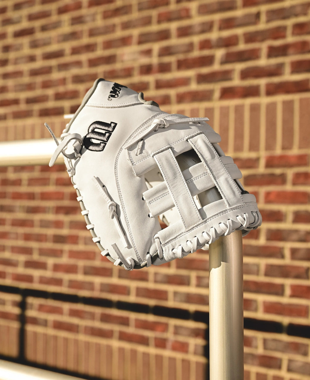 2025 Wilson A1000 12.5" First Base Fast Pitch Glove 1620 Right Hand Throw