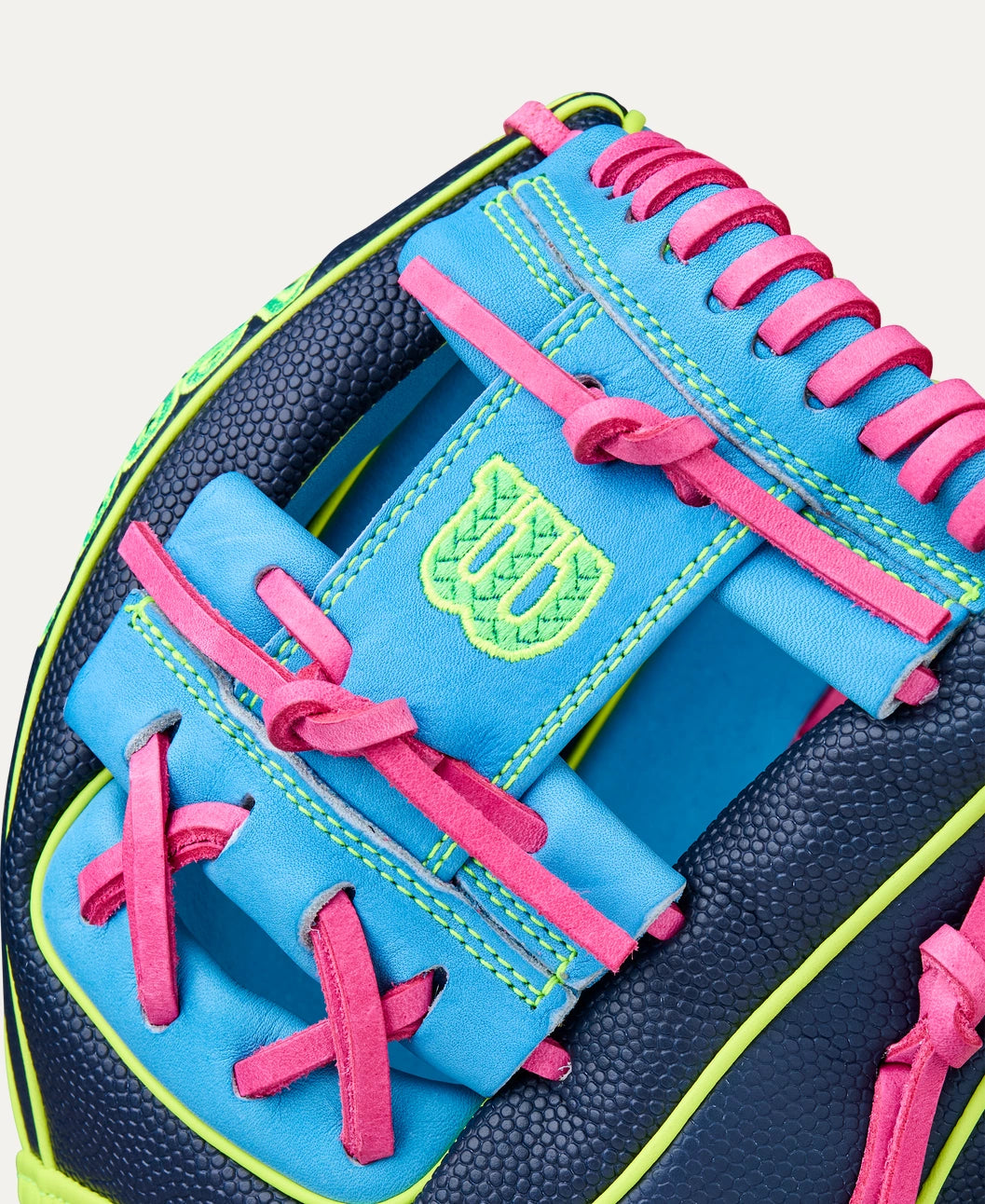 2025 Wilson A2000 Winter 1786SS 11.5" Infield Baseball Glove Right Hand Throw-Skyblue/Navy