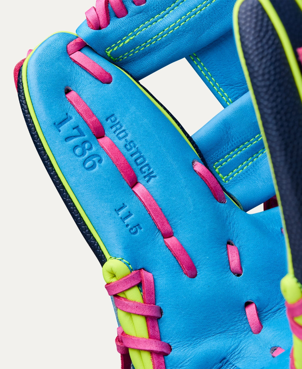 2025 Wilson A2000 Winter 1786SS 11.5" Infield Baseball Glove Right Hand Throw-Skyblue/Navy