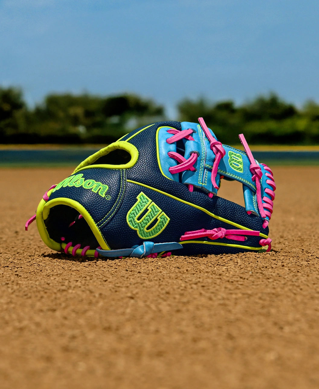 2025 Wilson A2000 Winter 1786SS 11.5" Infield Baseball Glove Right Hand Throw-Skyblue/Navy