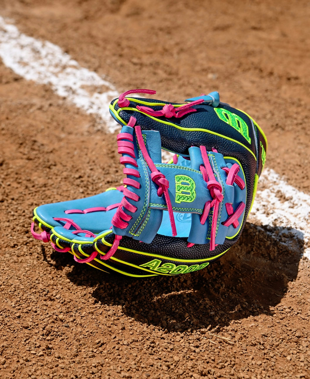 2025 Wilson A2000 Winter 1786SS 11.5" Infield Baseball Glove Right Hand Throw-Skyblue/Navy