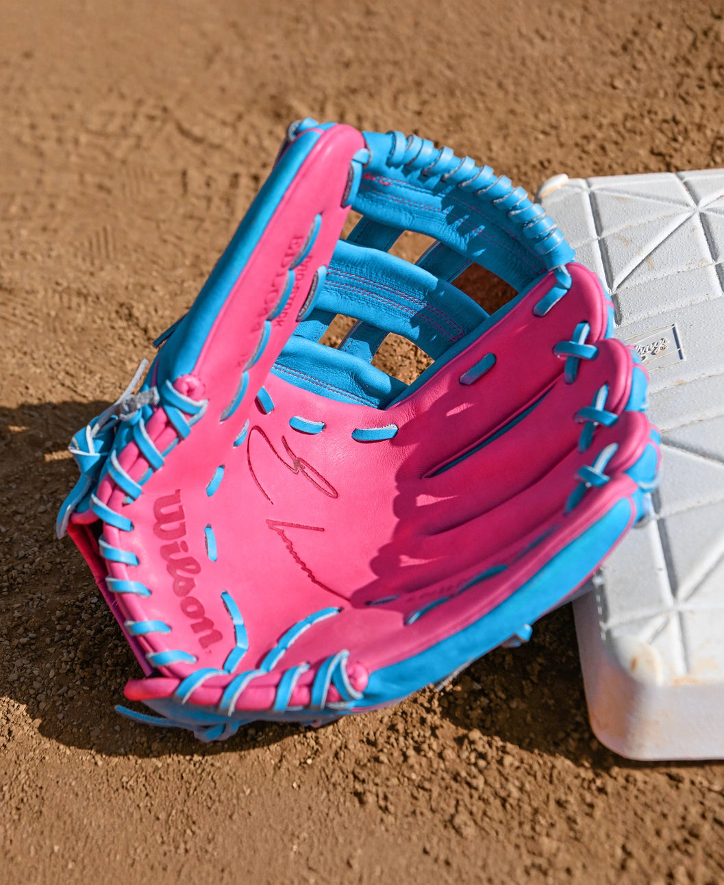 2025 Wilson A2000 Elly De La Cruz GM 12" Infield Baseball Glove Right Hand Throw-Pink/Sky Blue