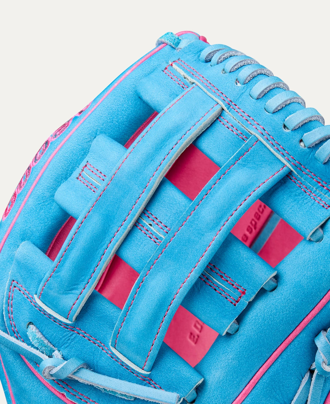 2025 Wilson A2000 Elly De La Cruz GM 12" Infield Baseball Glove Right Hand Throw-Pink/Sky Blue