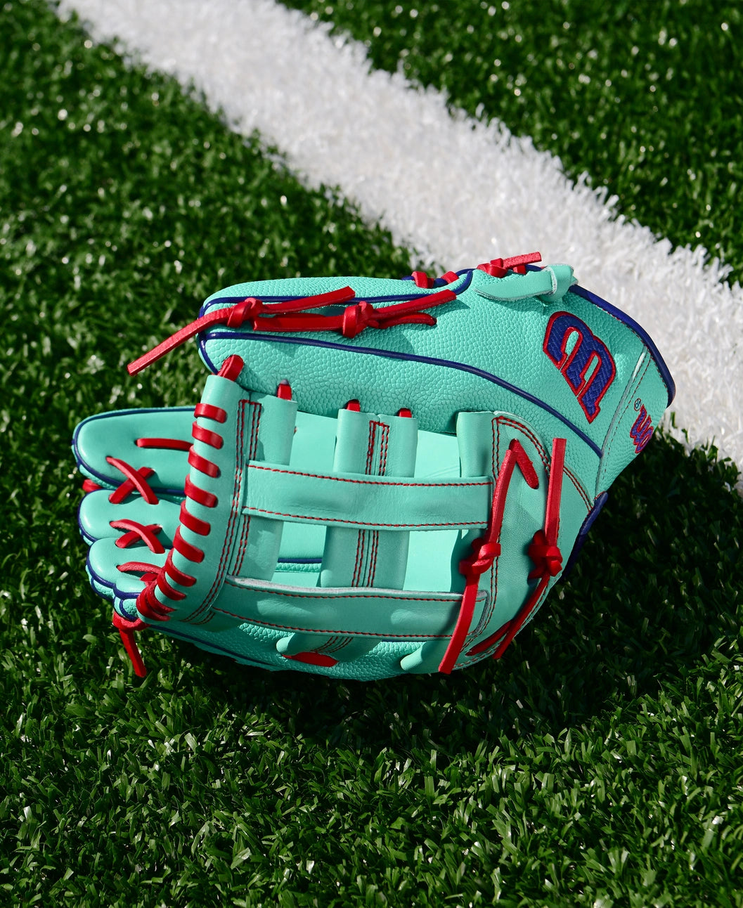 2025 Wilson A2000 1750SS Fall 12.5" Outfield Baseball Glove Right Hand Throw-Seafoam/Red/Purple