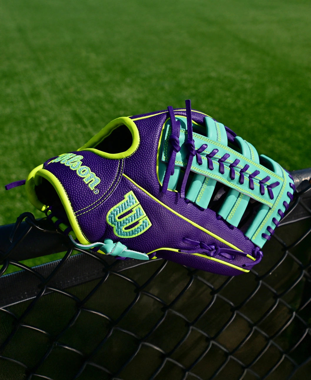 2025 Wilson A2000 Fall 1810SS 12.75" Outfield Baseball Glove Right Hand Throw-Seafoam-PurpleSS