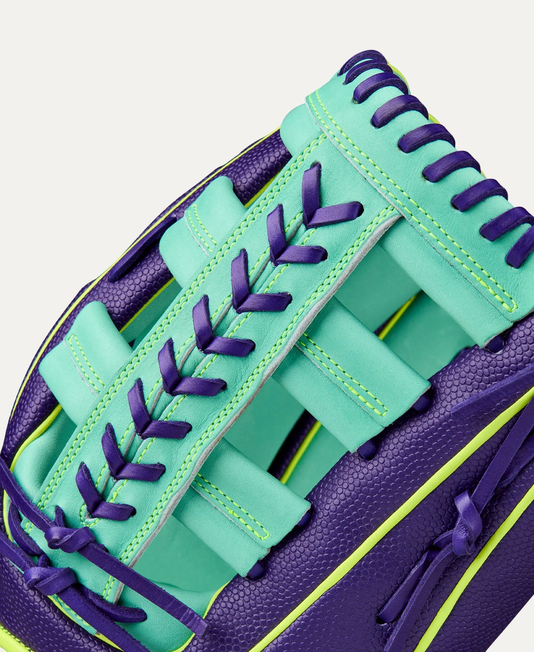 2025 Wilson A2000 Fall 1810SS 12.75" Outfield Baseball Glove Right Hand Throw-Seafoam-PurpleSS