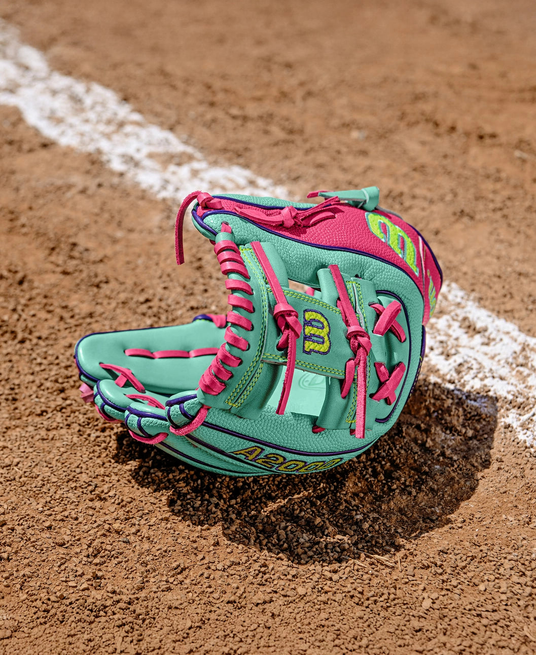2025 Wilson A2000 Fall DP15SS 11.5" Infield Baseball Glove Right Hand Throw-Seafoam SS/Pink SS/Yellow