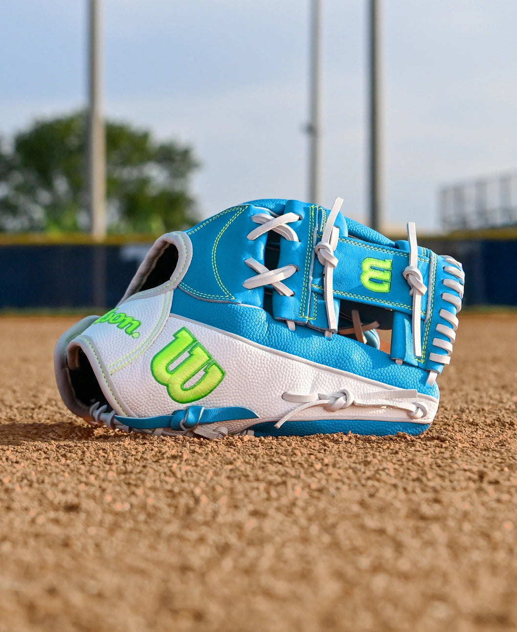 2025 Wilson A2000 H12 Fall 12" Infield Softball Glove Right Hand Throw-Skyblue SS/White SS/Green