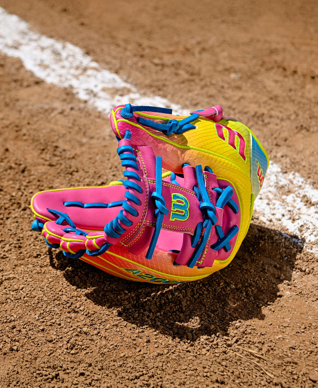 2025 Wilson A2000 1786SS Fall 11.5" Infield Baseball Glove Right Hand Throw-Pink/Lemonade