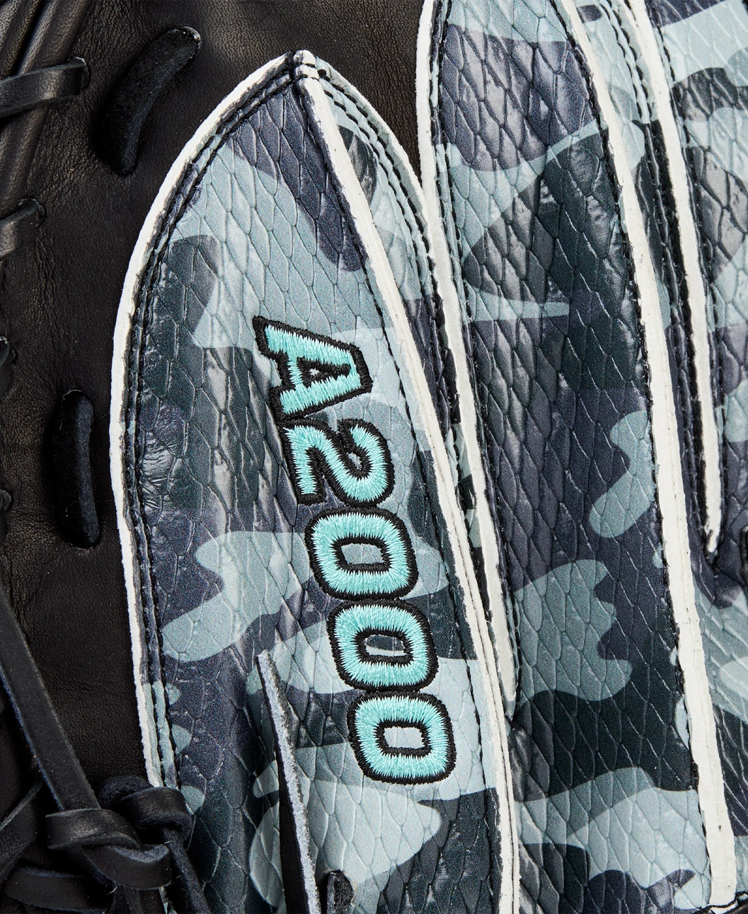 2025 Wilson A2000 Austin Wells Fall AW28 34" Catchers Baseball Glove Right Hand Throw-Black Camo SS/Seafoam