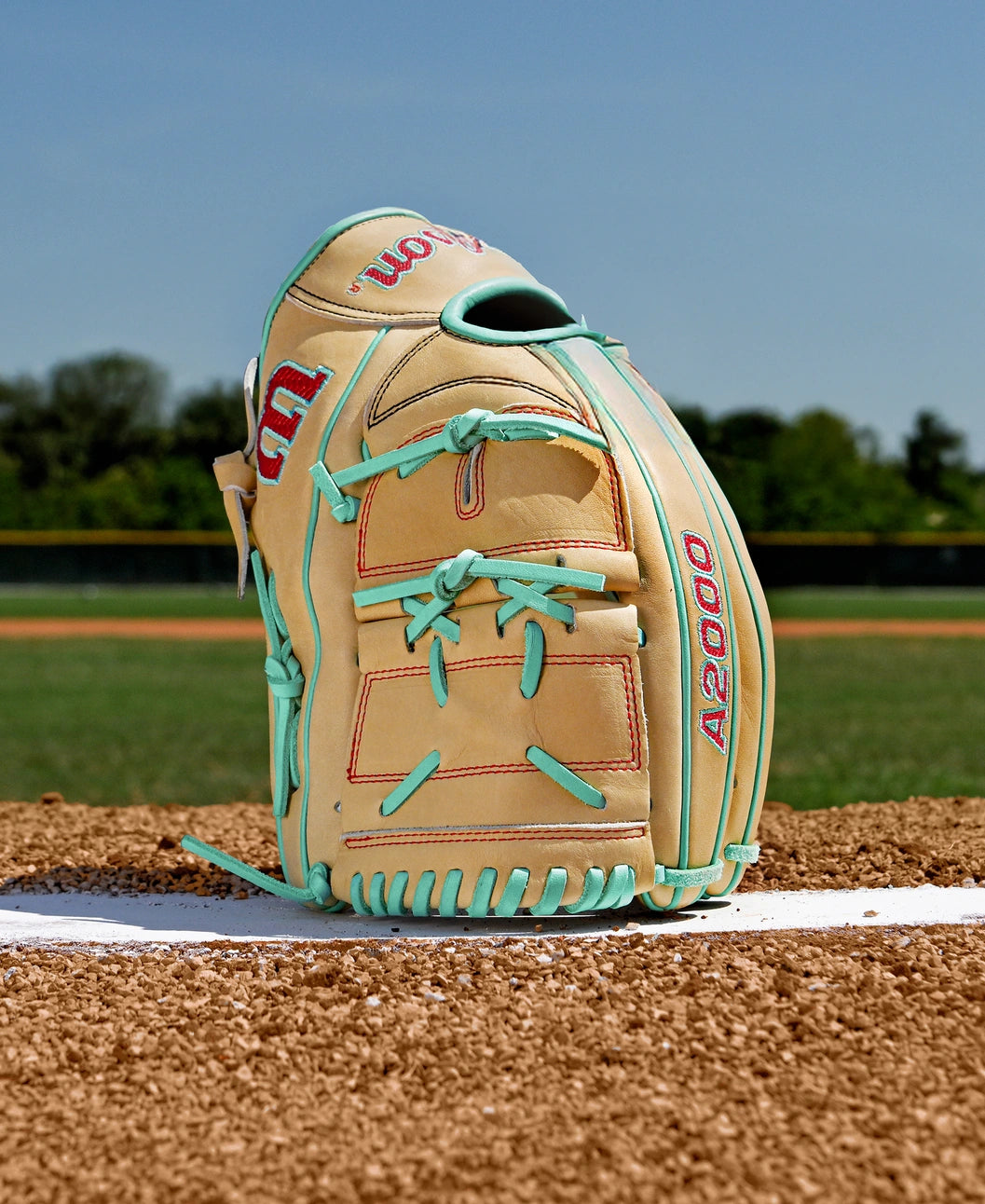 2025 Wilson A2000 B2 Fall 12" Pitchers Baseball Glove- Blonde/Seafoam/Red