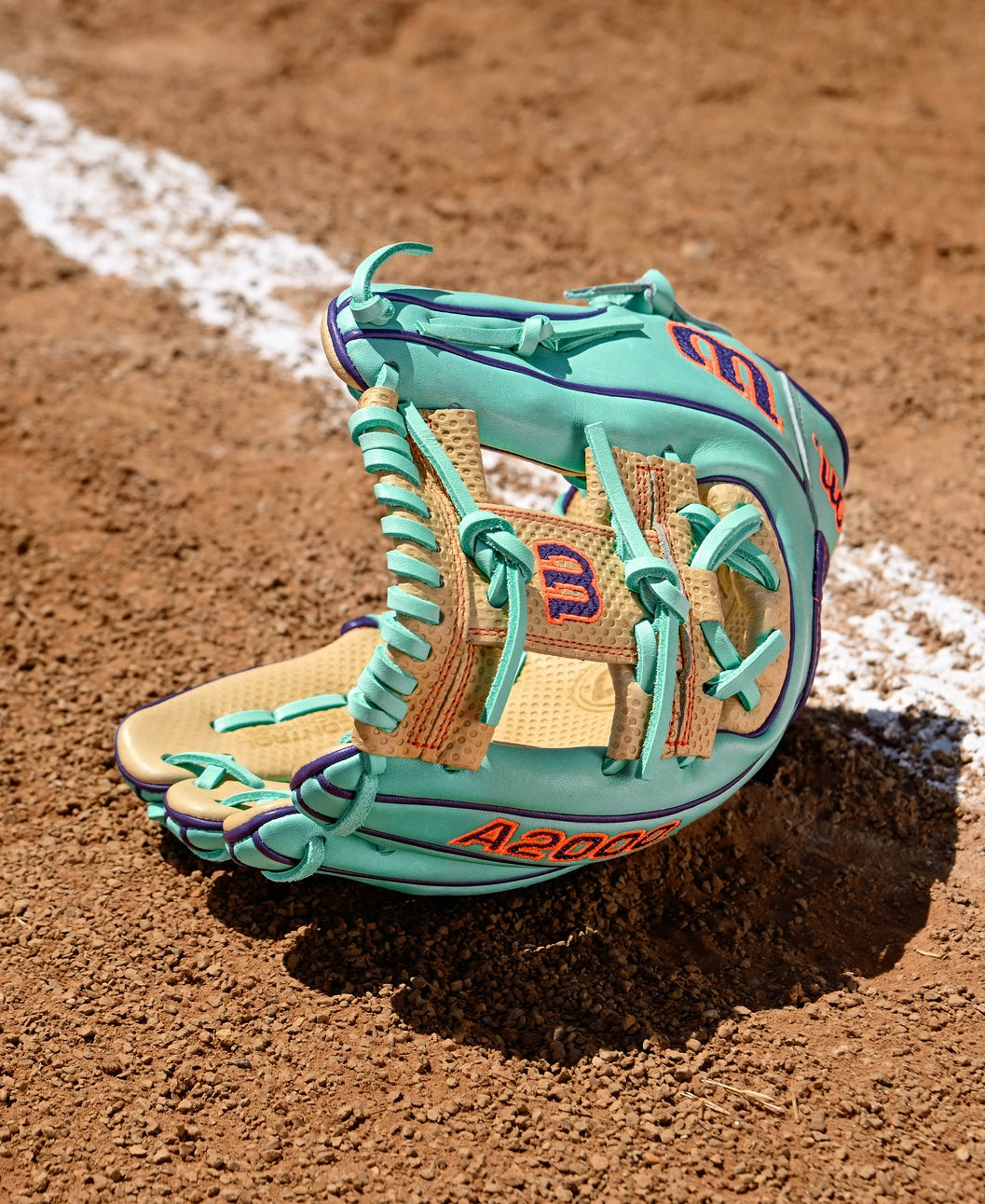 2025 Wilson A2000 Winter 1786 11.5" Infield Baseball Glove Right Hand Throw-Blonde/Seafoam