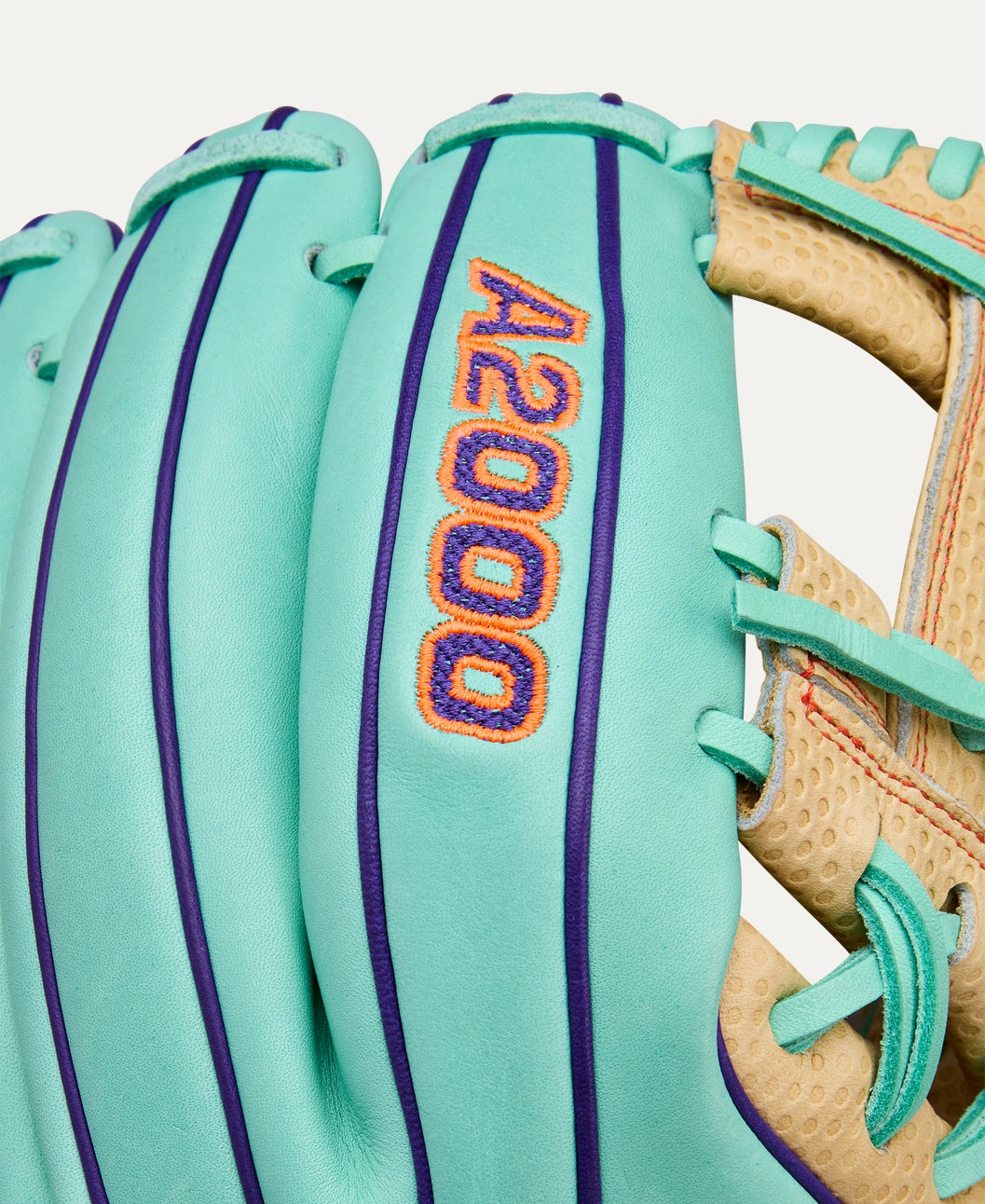 2025 Wilson A2000 Winter 1786 11.5" Infield Baseball Glove Right Hand Throw-Blonde/Seafoam