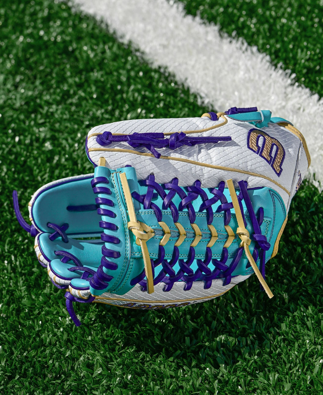 2025 Wilson A2000 Winter T125SS 12.5" Outfield Softball Glove Right Hand Throw-Teal /SSS White