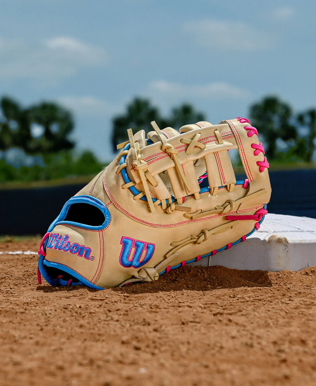 2025 Wilson A1000 1620 12.5" First Base Baseball Glove- Blonde/Pink