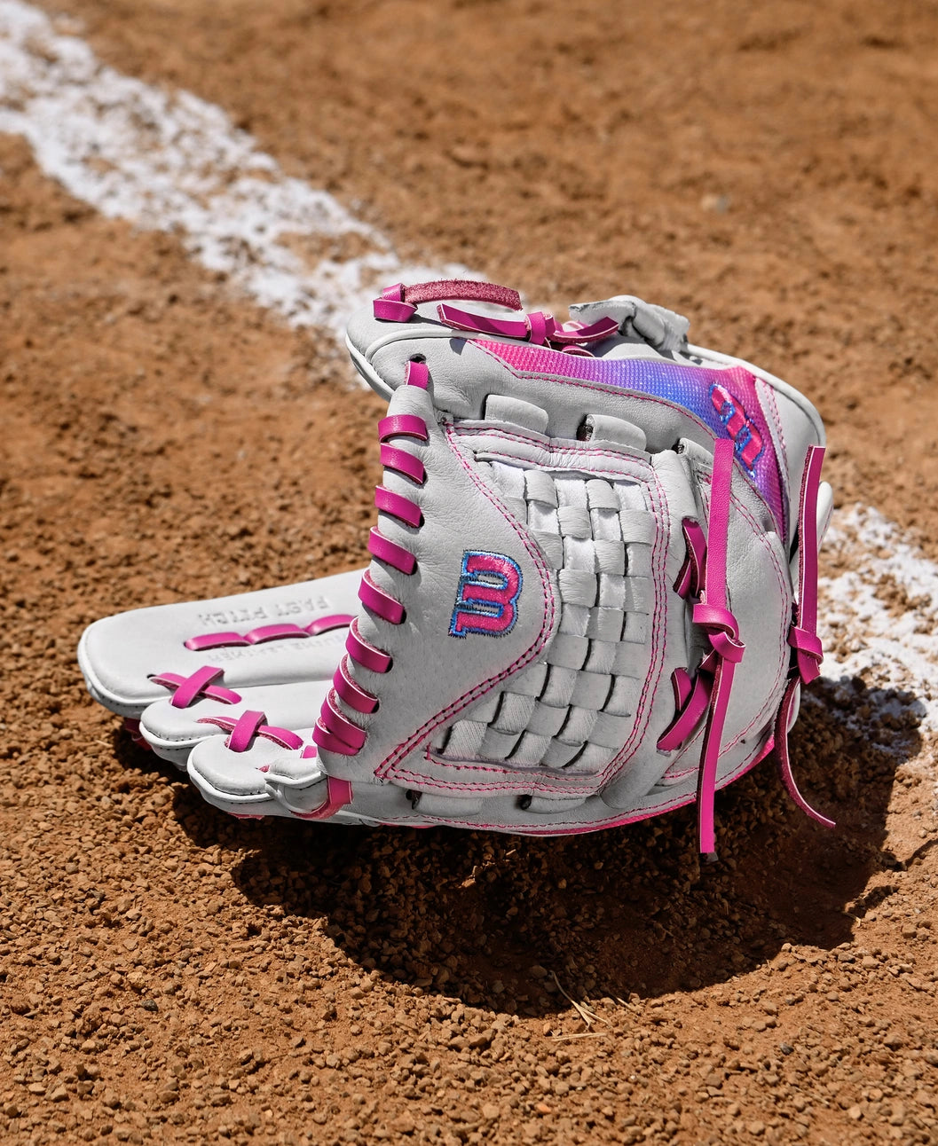 2025 Wilson Flash 11.5" Utility Softball Glove- White/Pink