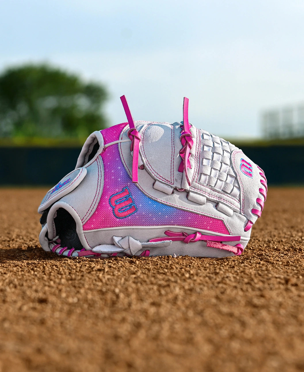 2025 Wilson Flash 11.5" Utility Softball Glove- White/Pink