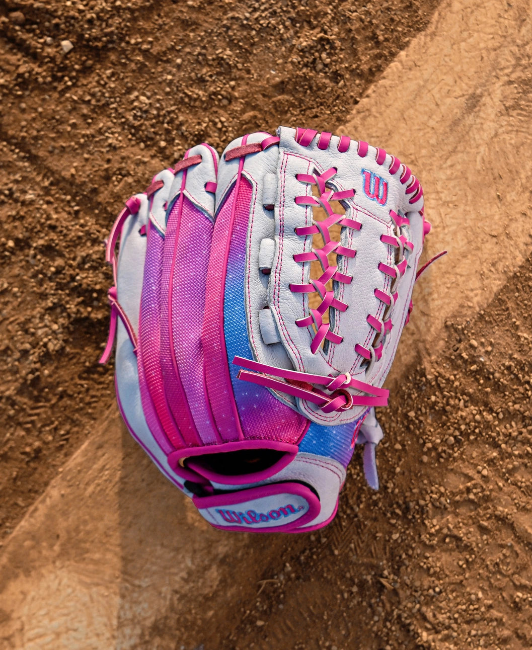 2025 Wilson Flash 12" Utility Softball Glove- White/Pink