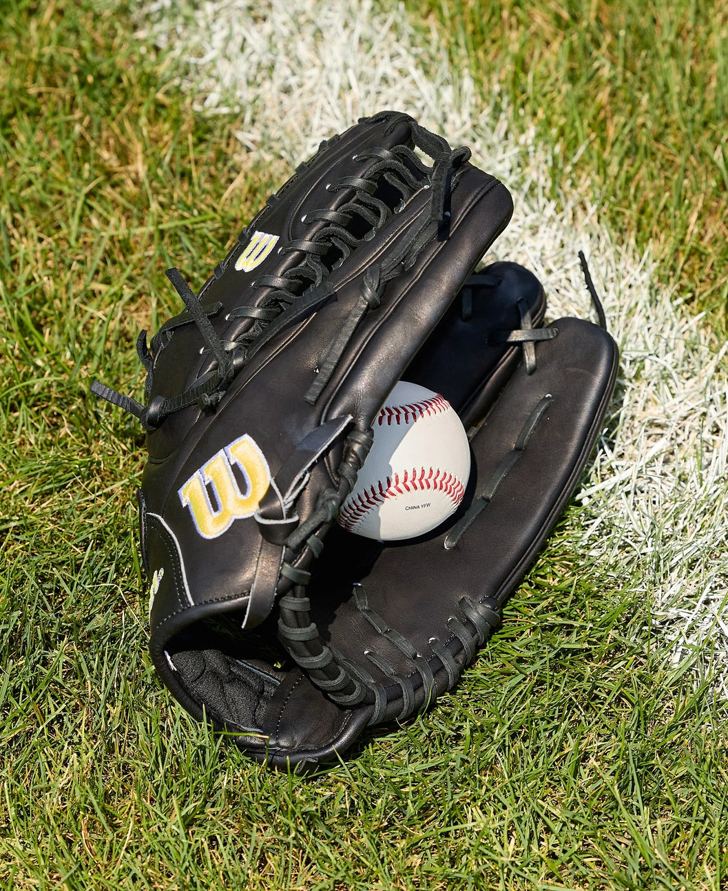 2025 Wilson A2000 Classic OT7 12.75" Outfield Baseball Glove Right Hand Throw-Black